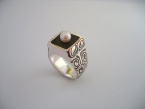 Feng Shui Swirl Ring by Henriette van Battum 